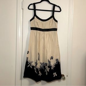 BCBGMaxazria Black and Cream Silk Empire Waist Dress Dainty Floral Print Size 6